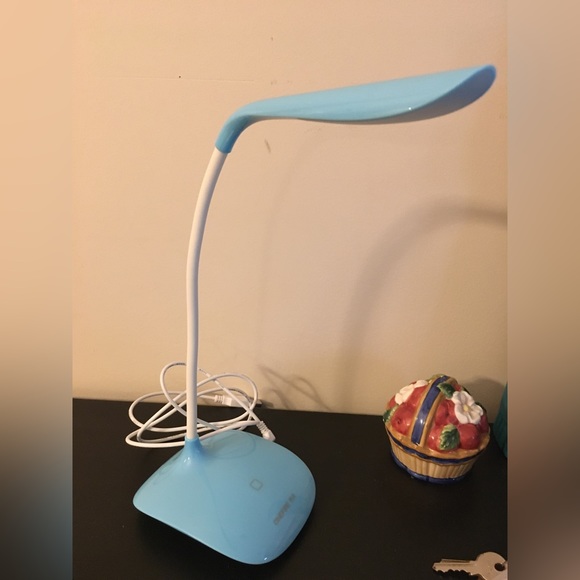 ONEFIRE Fashion wind LED desk light with USB - Picture 7 of 9